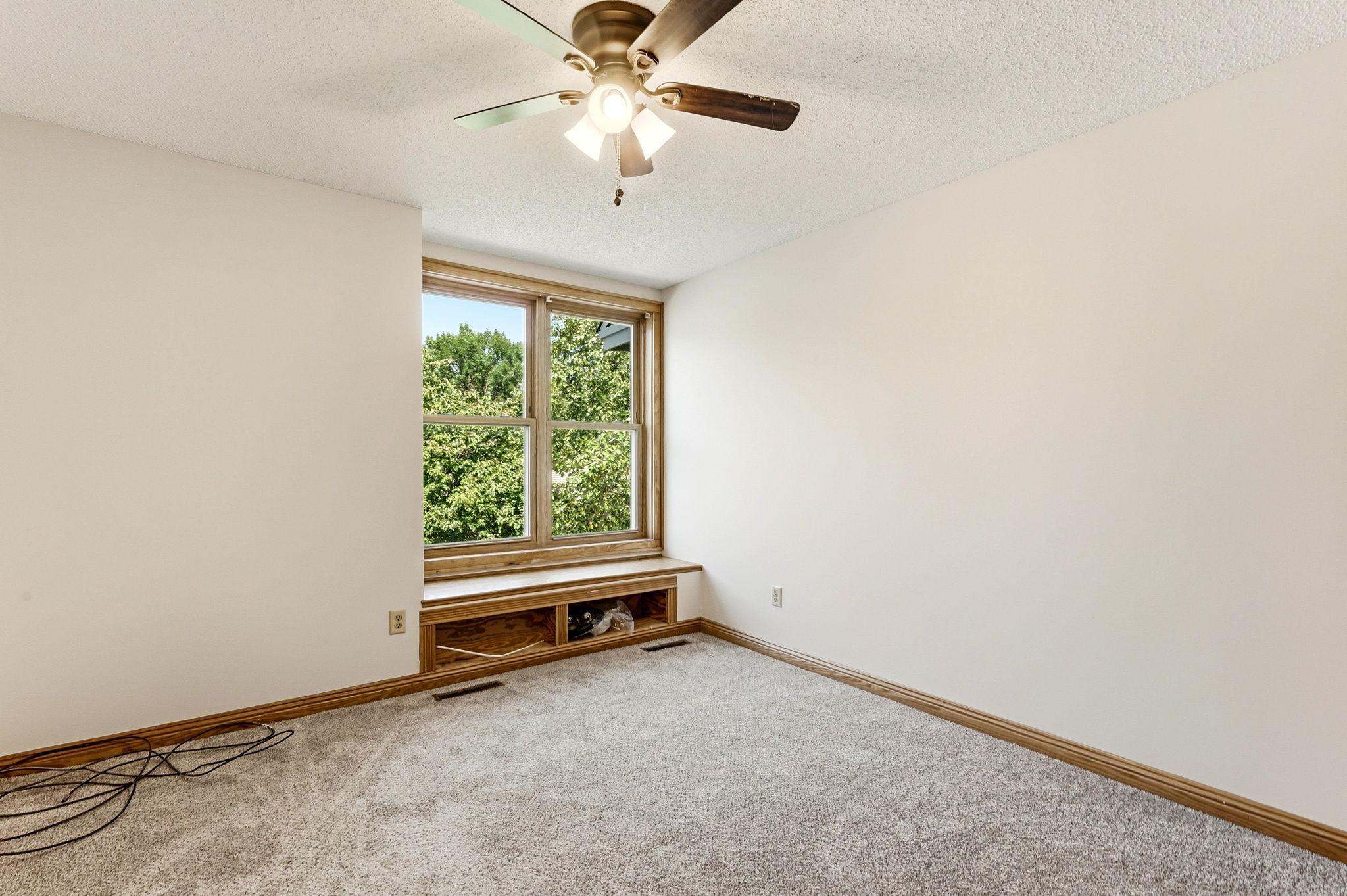 33-web-or-mls-8843-Blackoaks-Ln-N-33.jpg