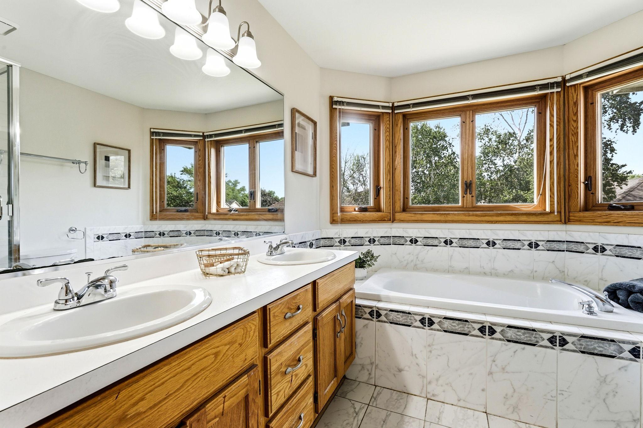 30-web-or-mls-8843-Blackoaks-Ln-N-30.jpg