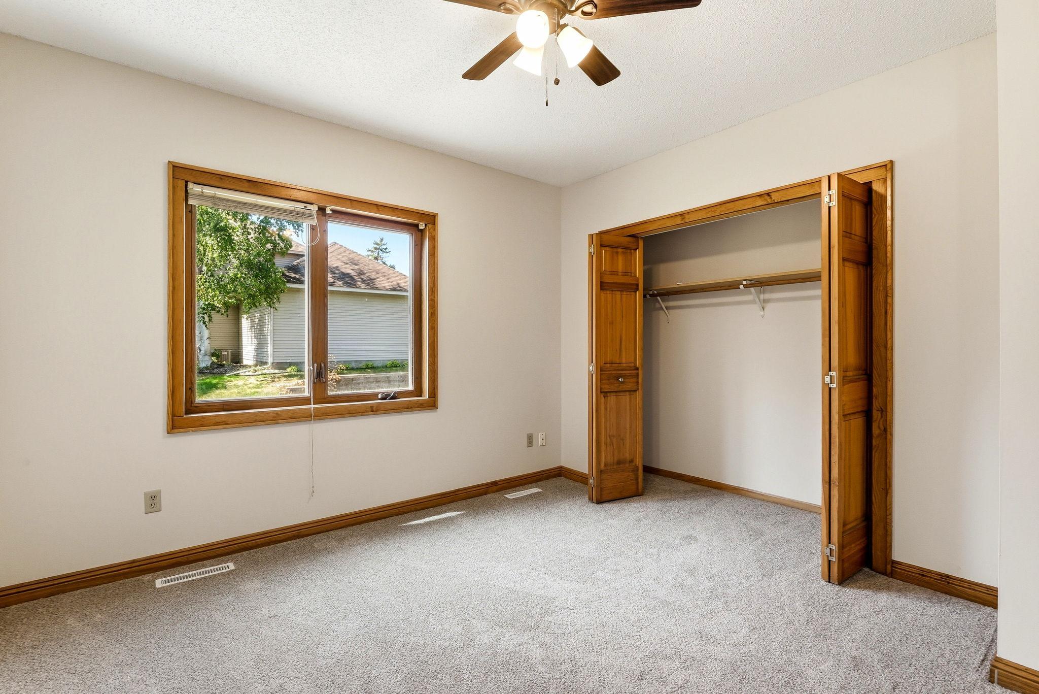 25-web-or-mls-8843-Blackoaks-Ln-N-25.jpg