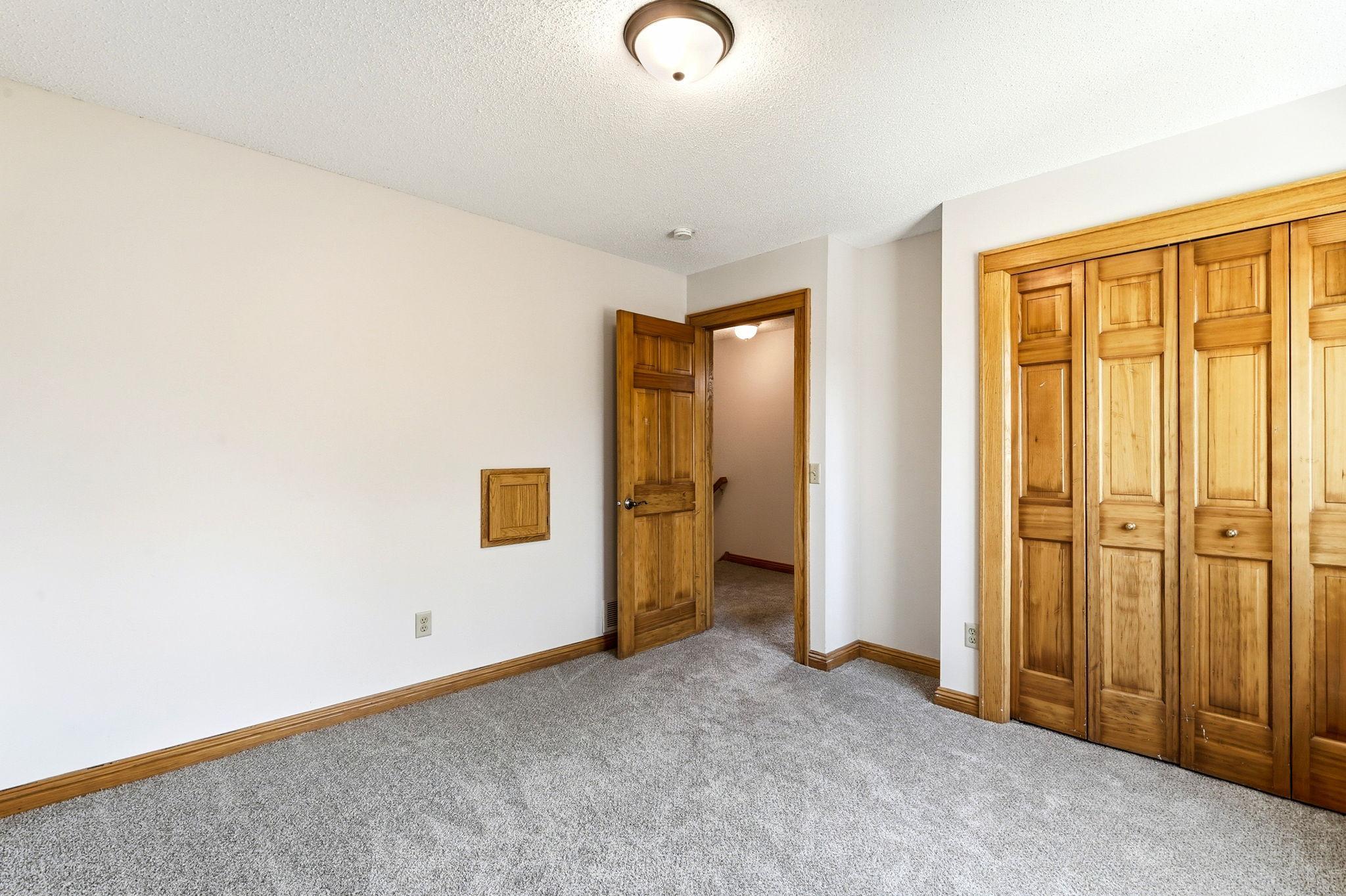 24-web-or-mls-8843-Blackoaks-Ln-N-24.jpg