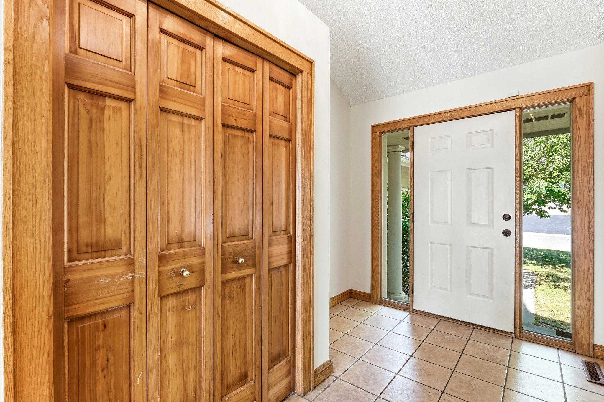 5-web-or-mls-8843-Blackoaks-Ln-N-05.jpg