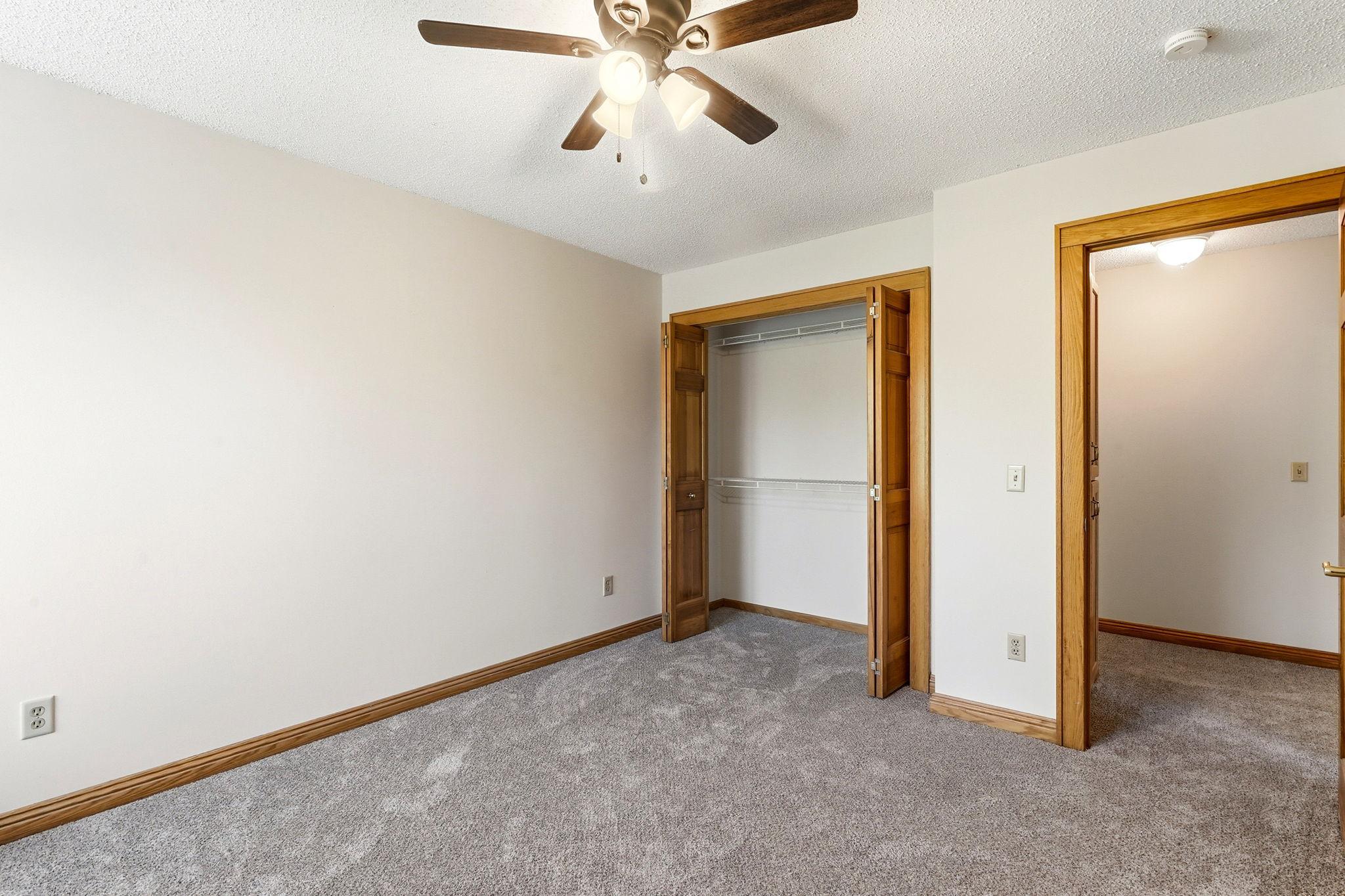 34-web-or-mls-8843-Blackoaks-Ln-N-34.jpg