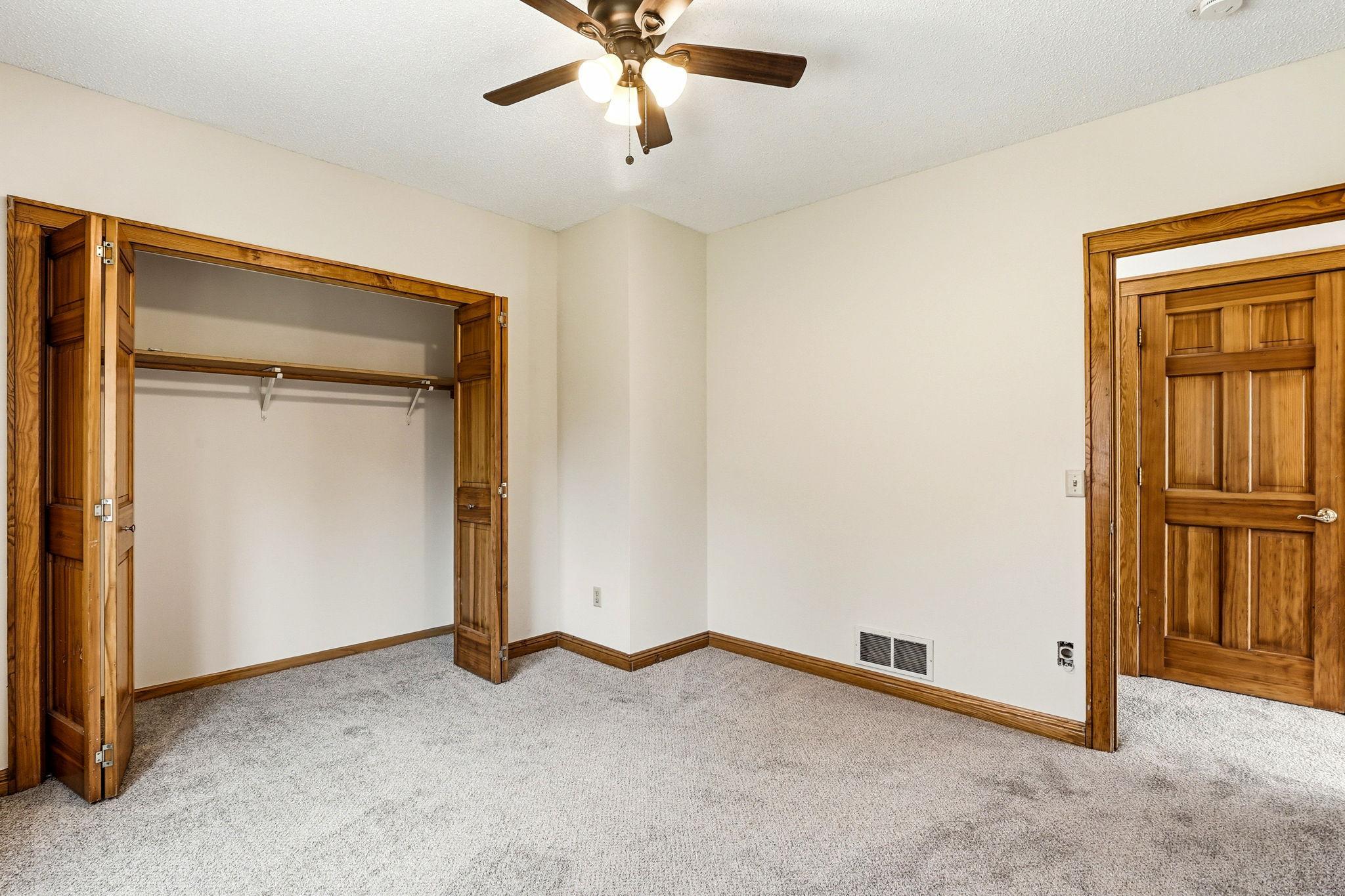 26-web-or-mls-8843-Blackoaks-Ln-N-26.jpg