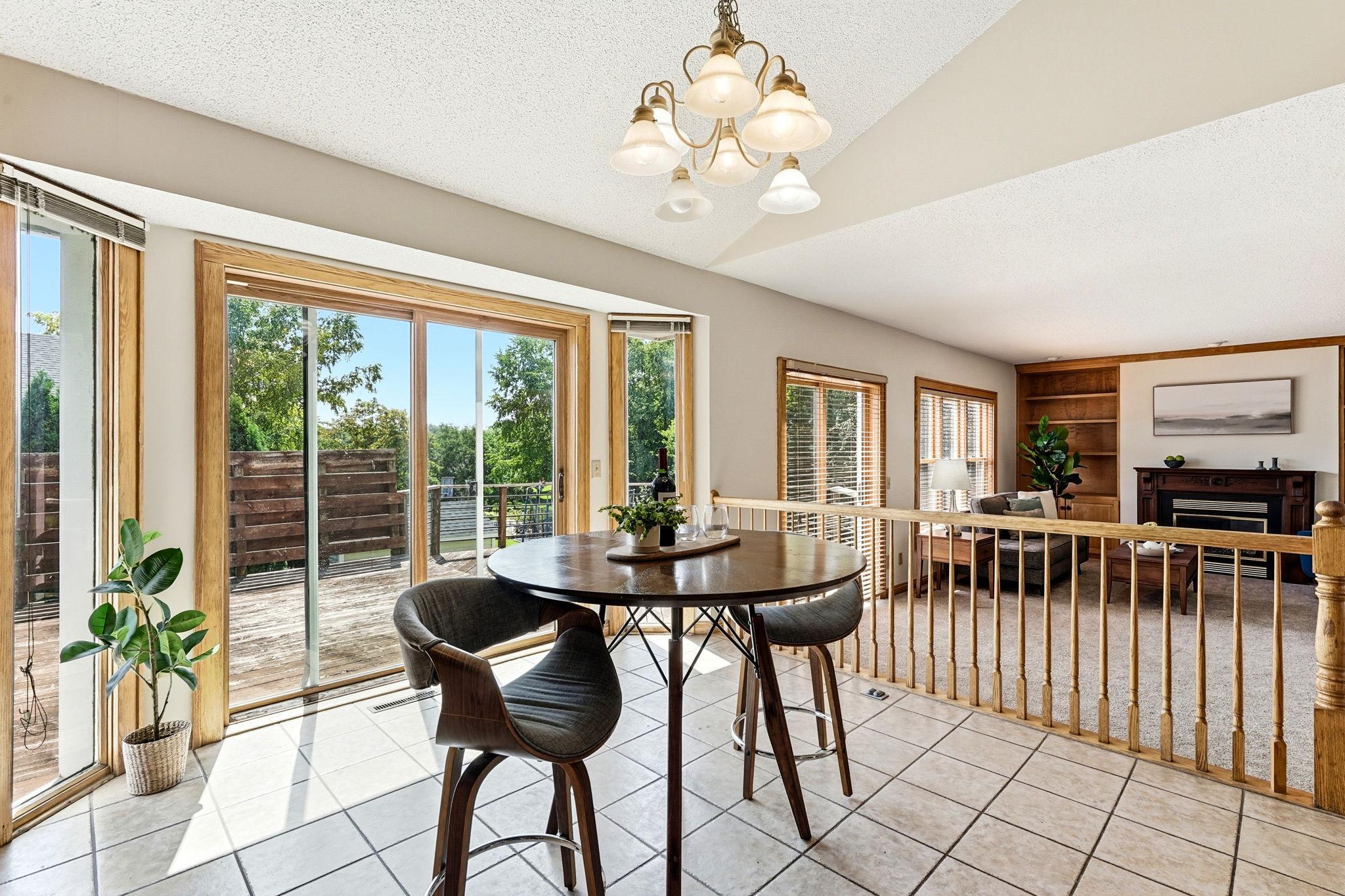 10-web-or-mls-8843-Blackoaks-Ln-N-10.jpg