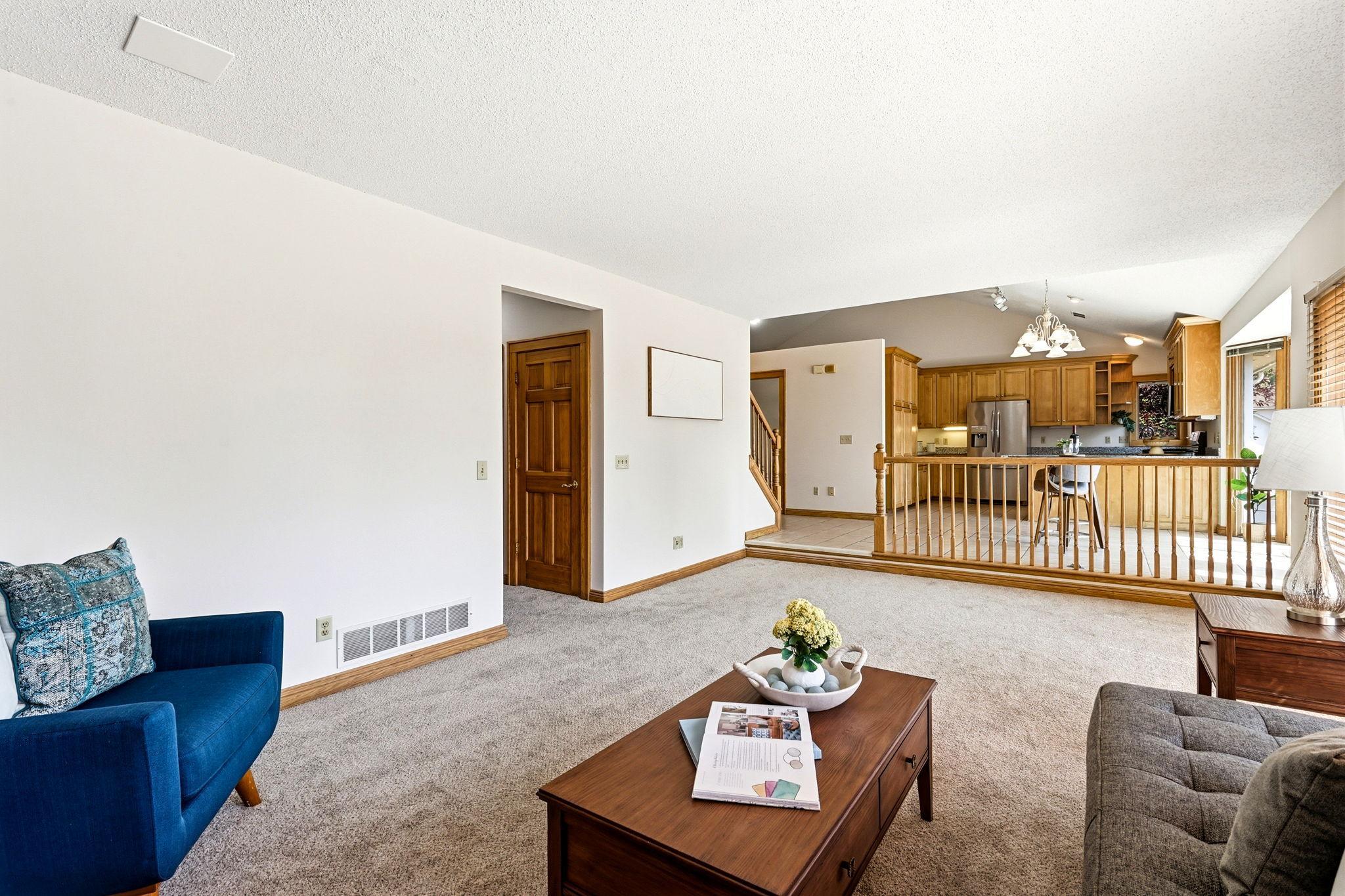 20-web-or-mls-8843-Blackoaks-Ln-N-20.jpg