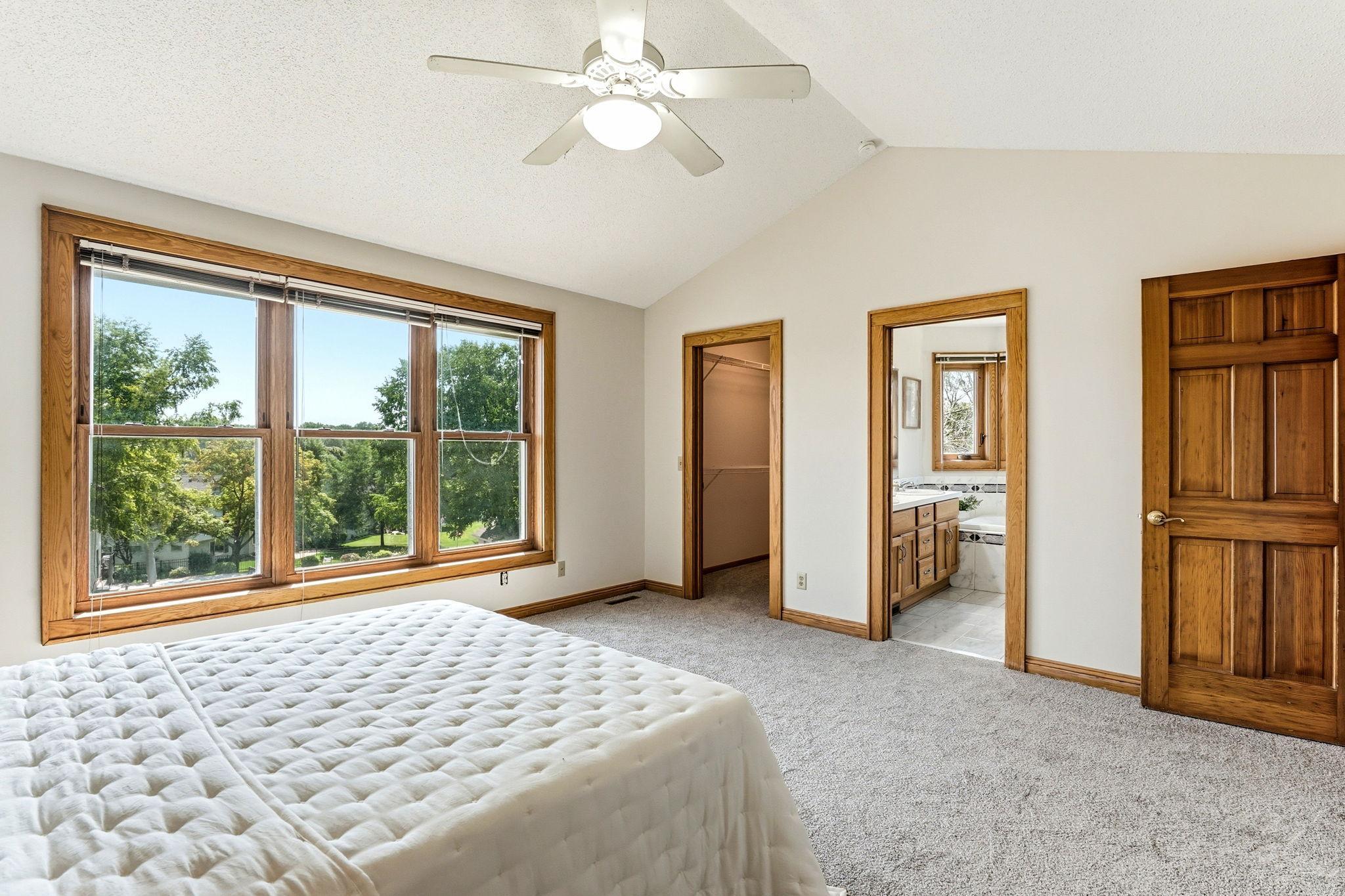 28-web-or-mls-8843-Blackoaks-Ln-N-28.jpg