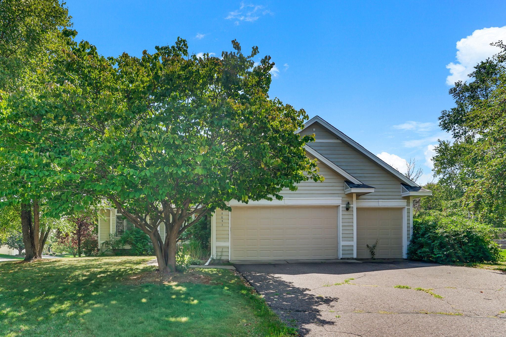 1-web-or-mls-8843-Blackoaks-Ln-N-01.jpg
