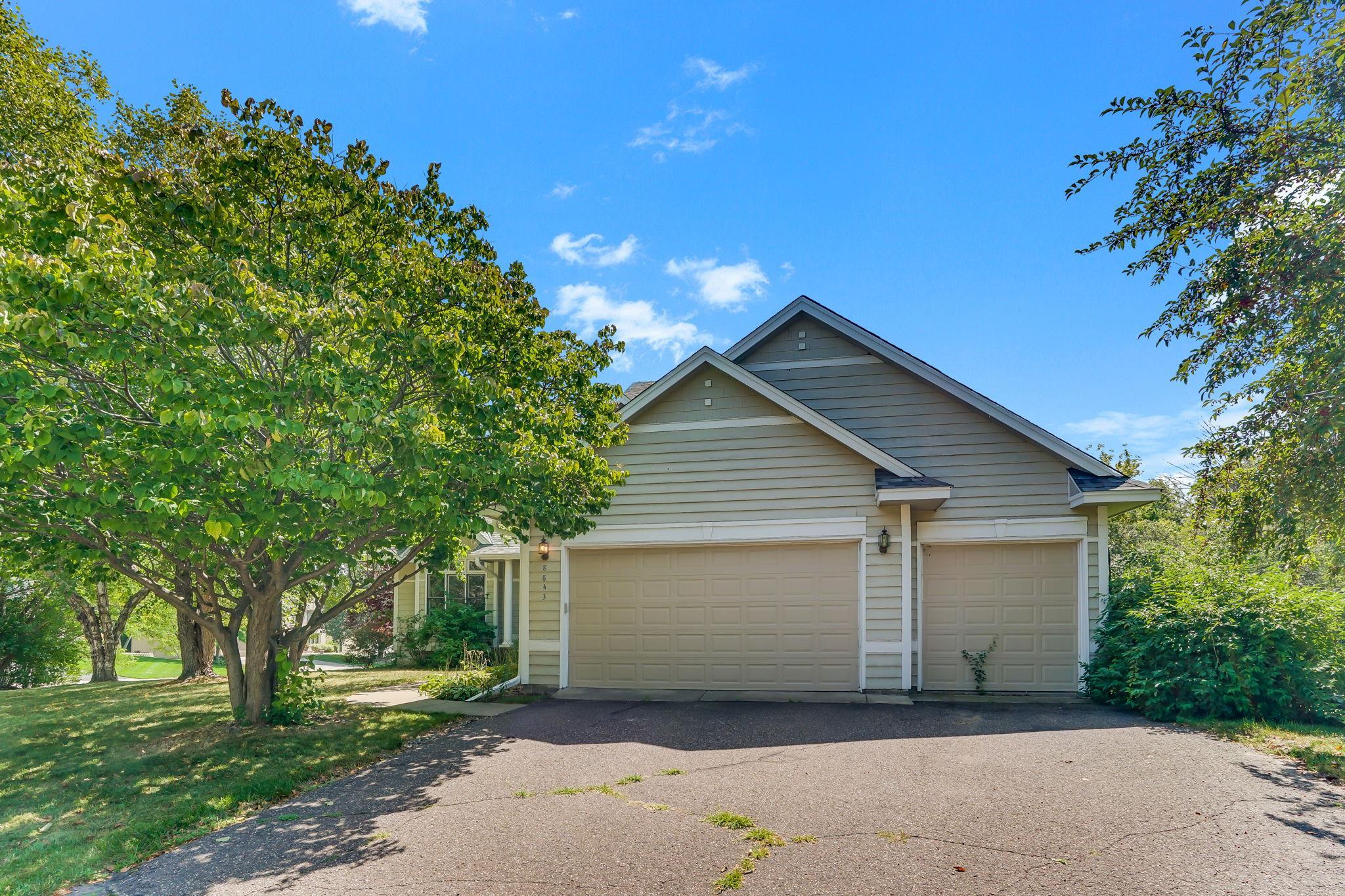 2-web-or-mls-8843-Blackoaks-Ln-N-02.jpg