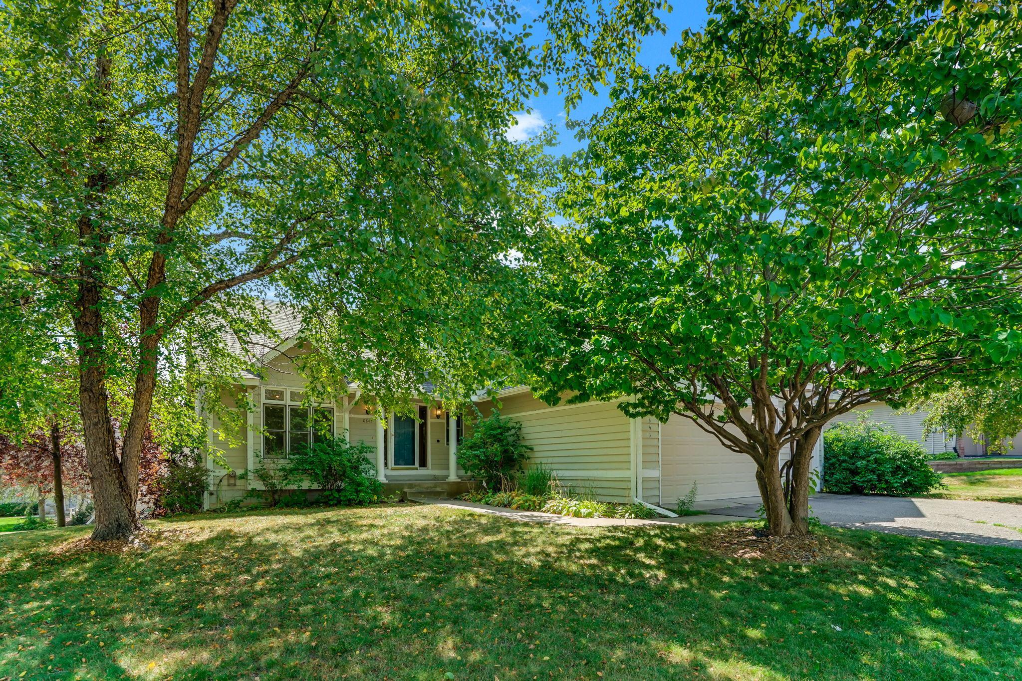 3-web-or-mls-8843-Blackoaks-Ln-N-03.jpg