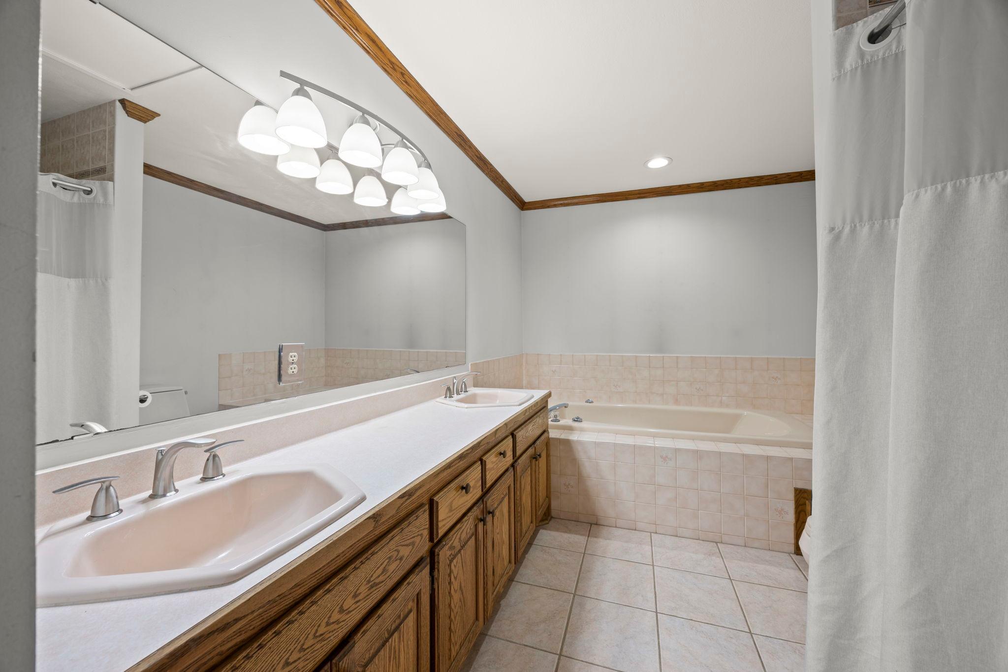 85-web-or-mls-2613 87th Ct-509.jpg
