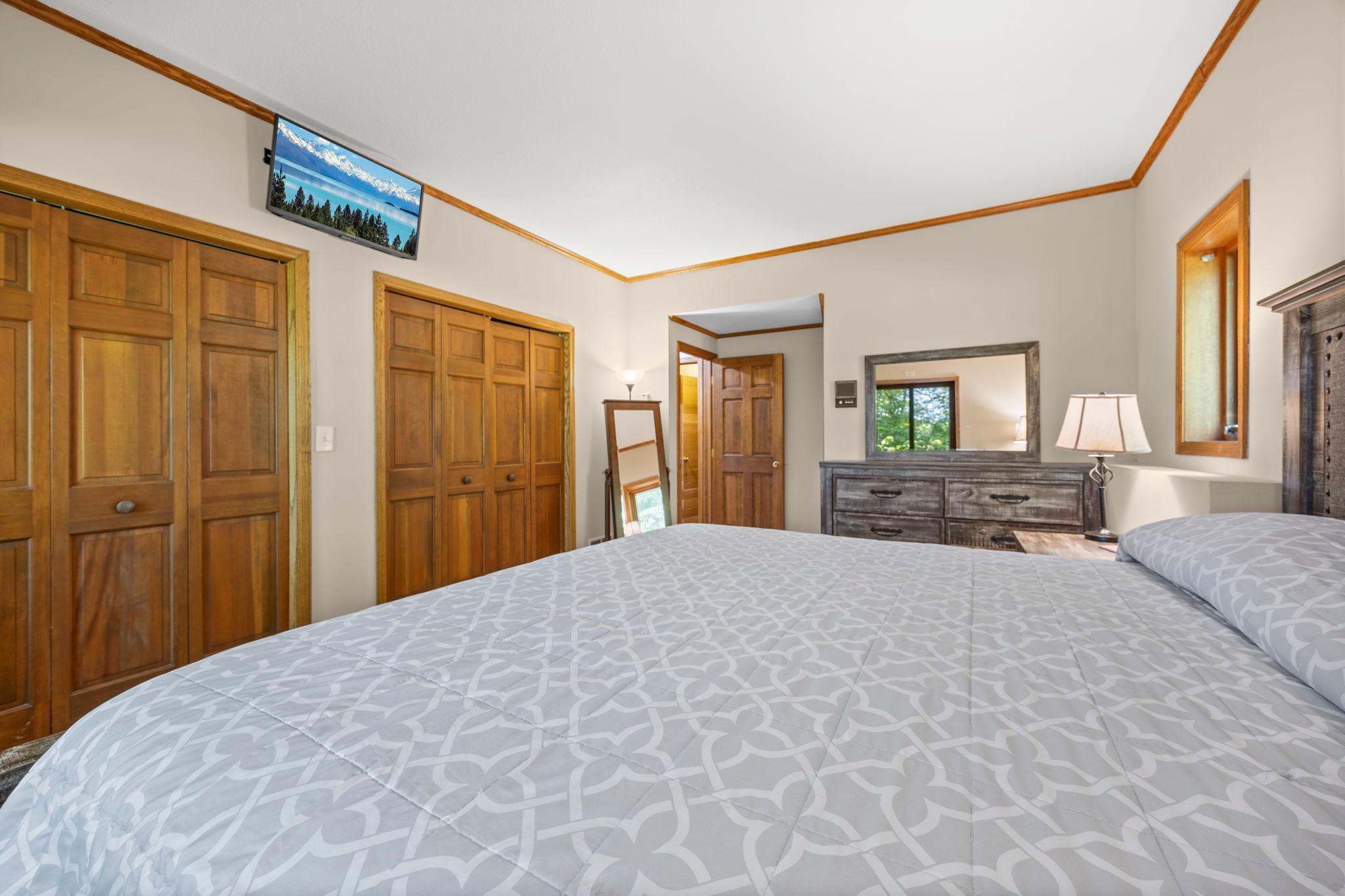 89-web-or-mls-2613 87th Ct-529.jpg