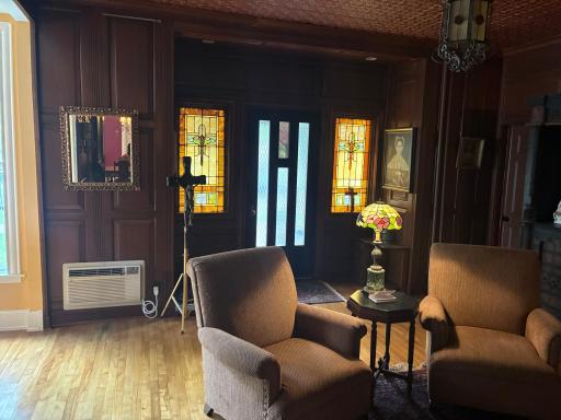 Unit entry way