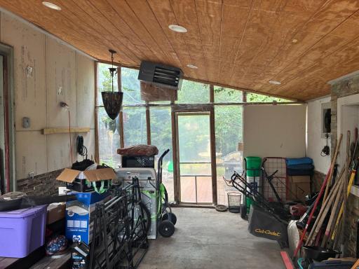 Screen porch