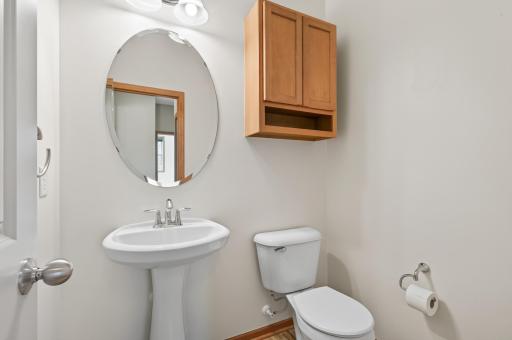 Main floor 1/2 bath