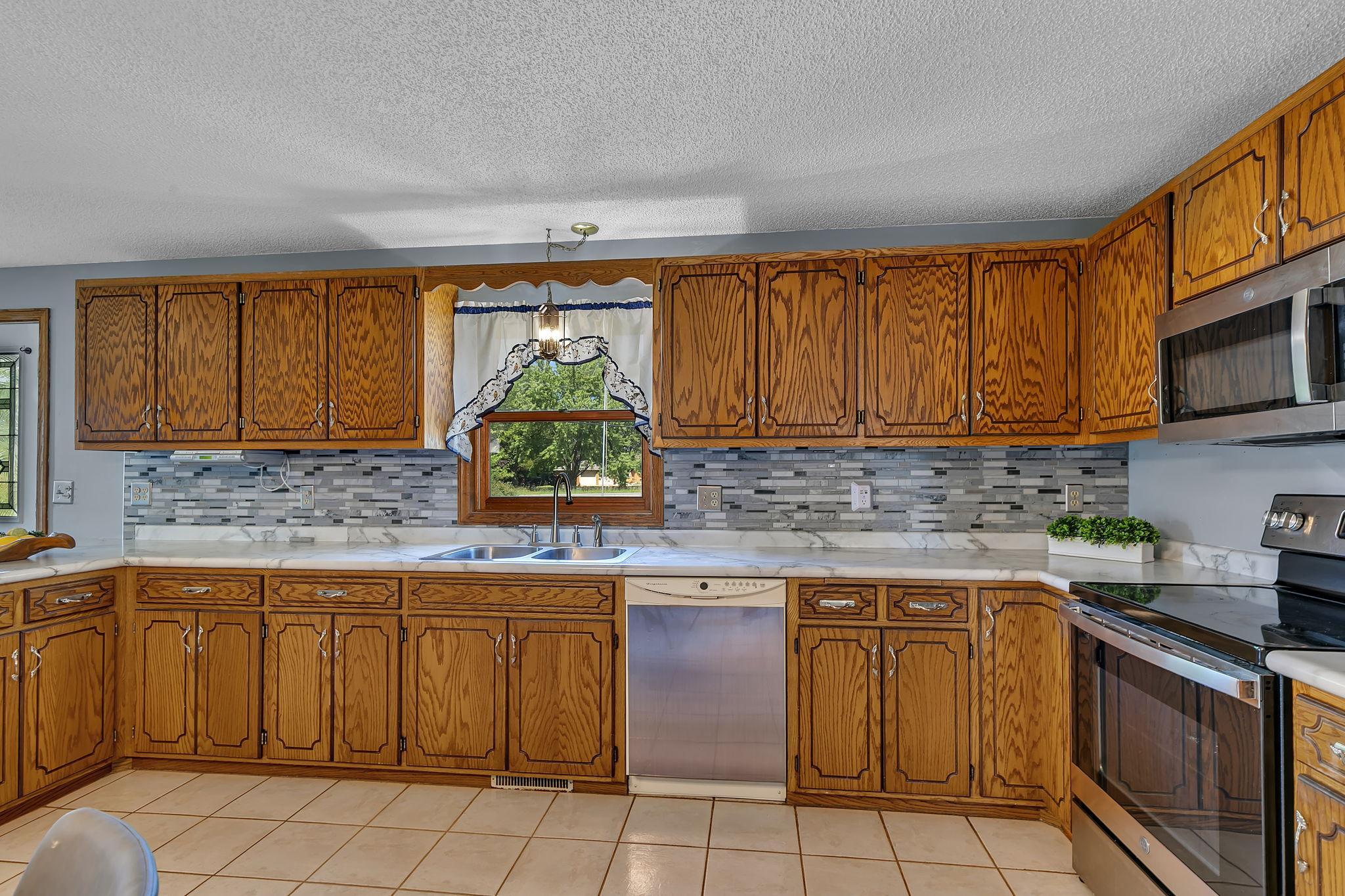 Kitchen with Tiled Backsplash
