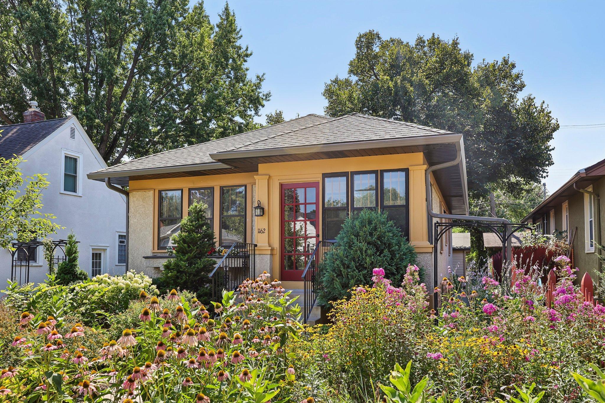Welcome to 1162 James Ave!
