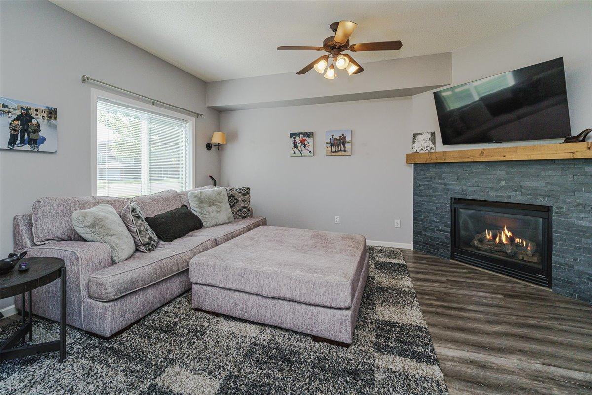 11-Living Room.jpg