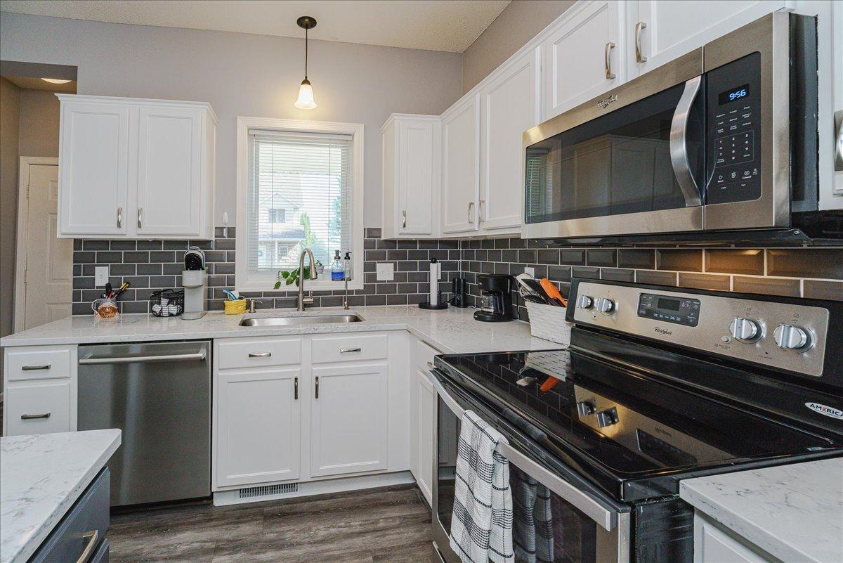 10-Kitchen.jpg