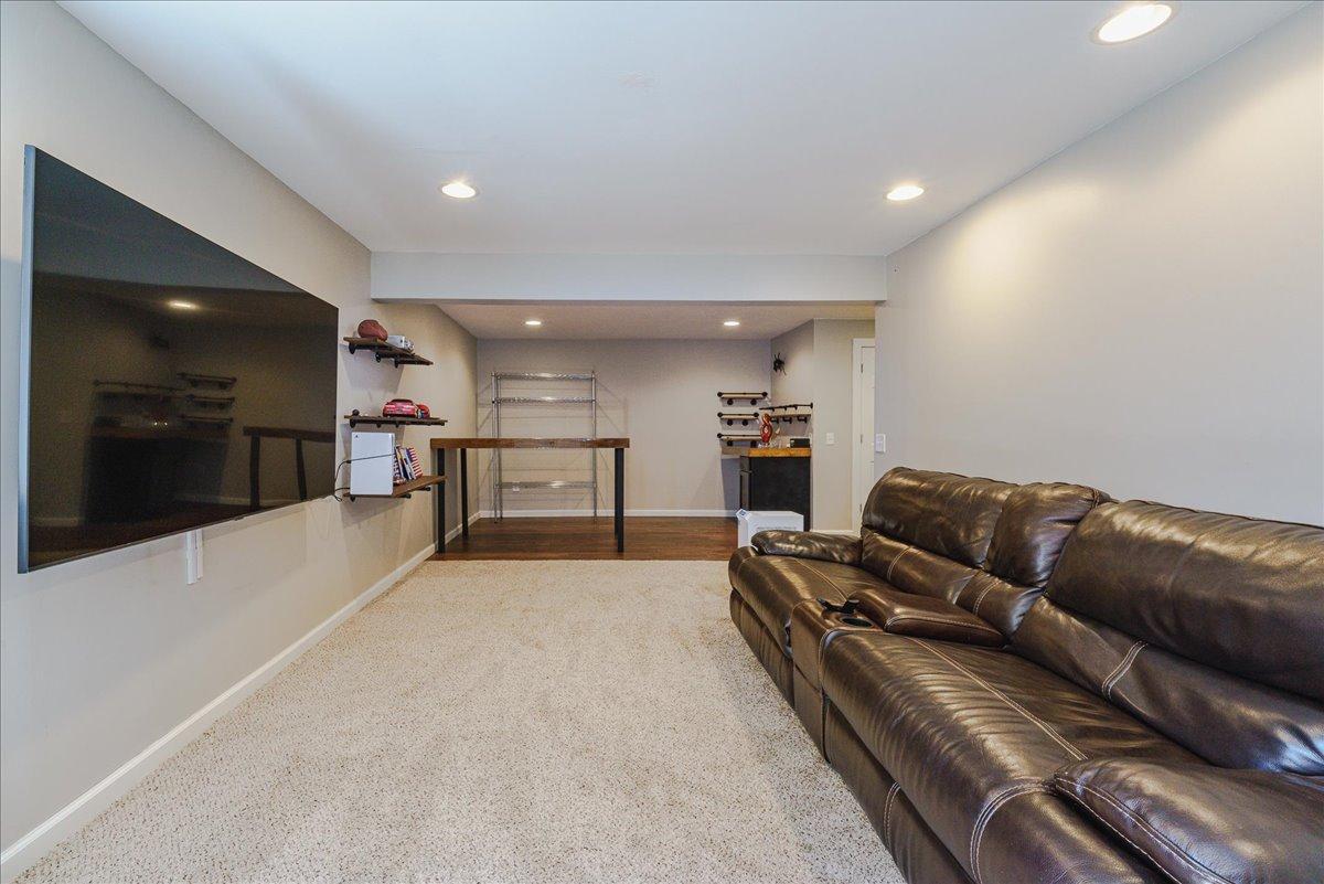 22-Family Room.jpg