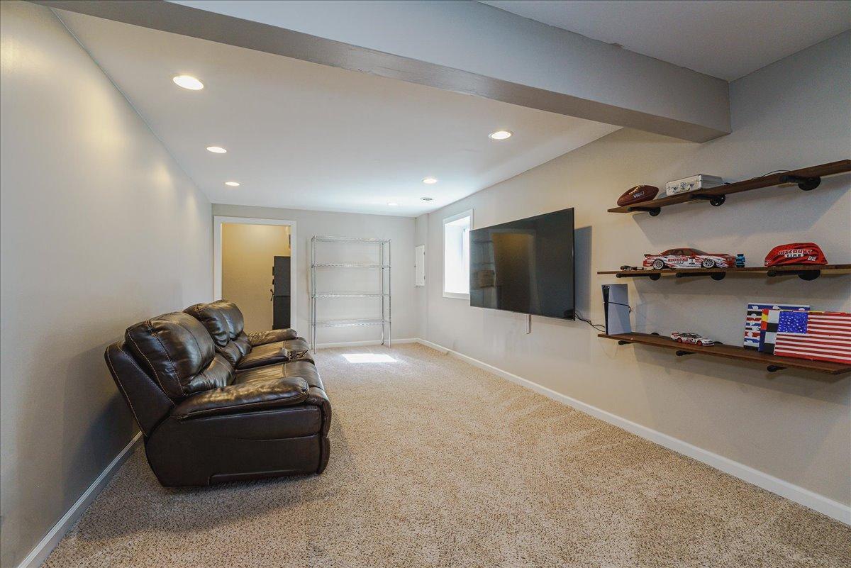 20-Family Room.jpg