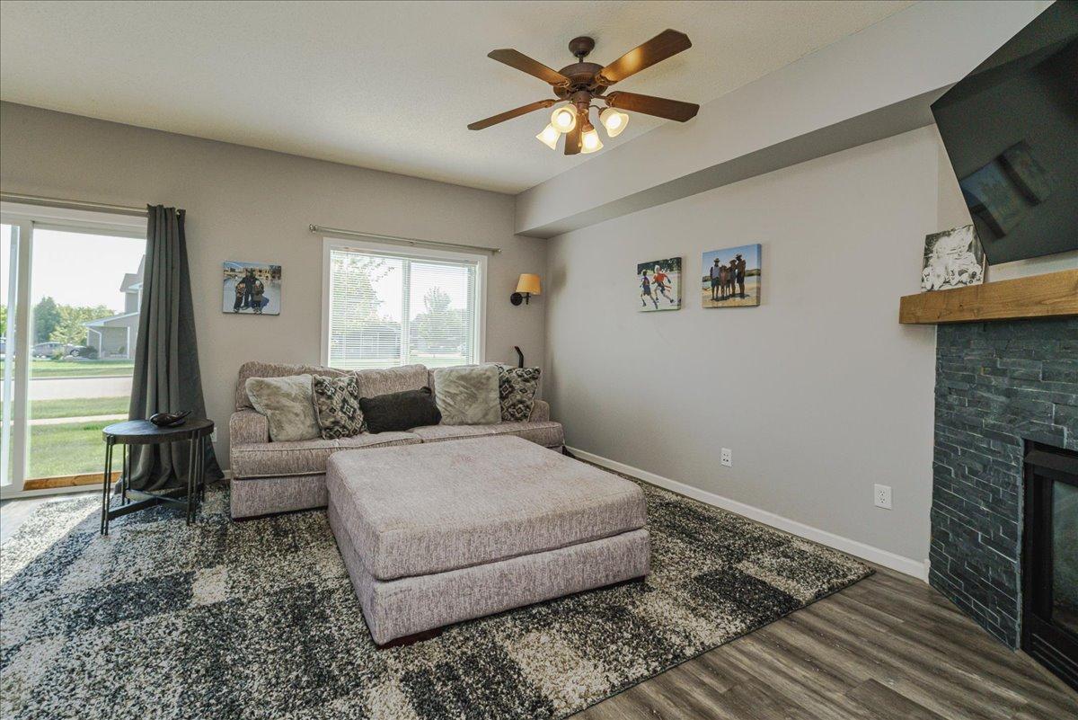 12-Living Room.jpg