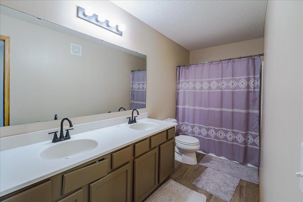 28-Bathroom.jpg