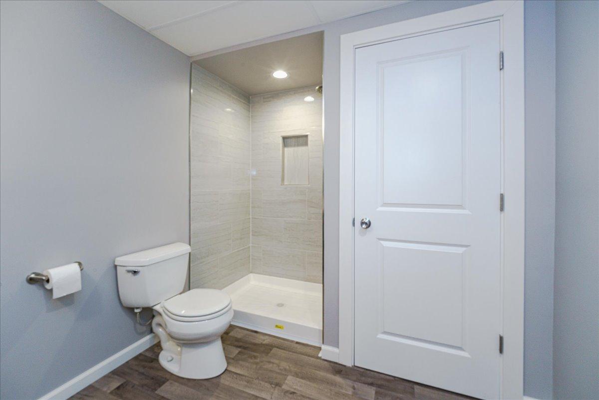 24-Bathroom.jpg
