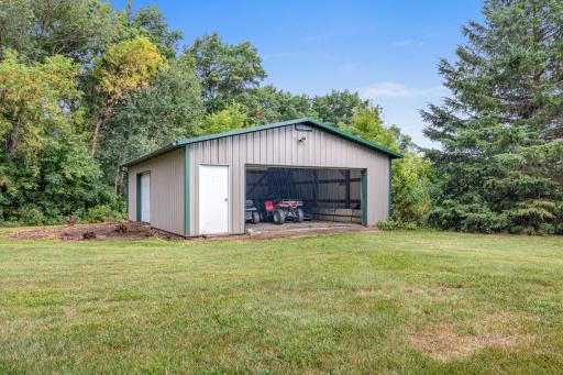 The 25x32 pole shed is a major bonus for projects, equipment, and recreational gear.