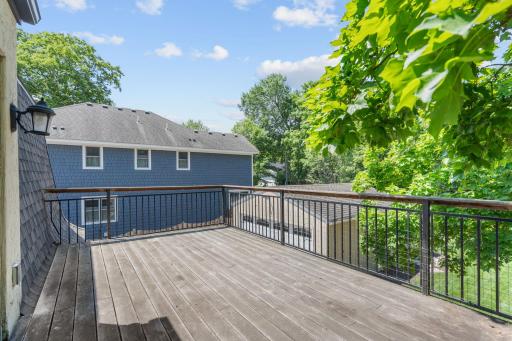 14-web-or-mls-219 Chicago Ave-14.jpg