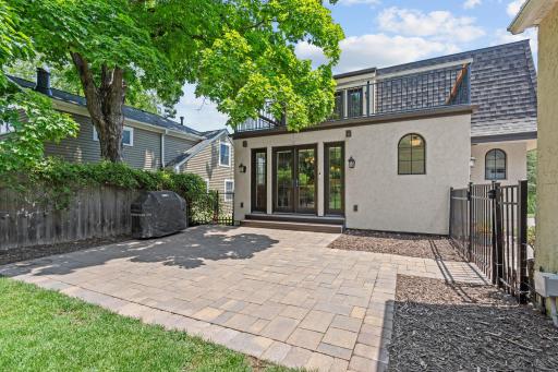9-web-or-mls-219 Chicago Ave-9.jpg