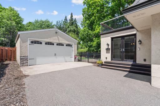 6-web-or-mls-219 Chicago Ave-6.jpg