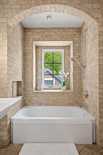 61-web-or-mls-219 Chicago Ave-61.jpg