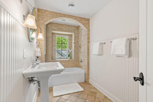 59-web-or-mls-219 Chicago Ave-59.jpg