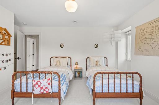 58-web-or-mls-219 Chicago Ave-58.jpg