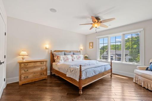 50-web-or-mls-219 Chicago Ave-50.jpg