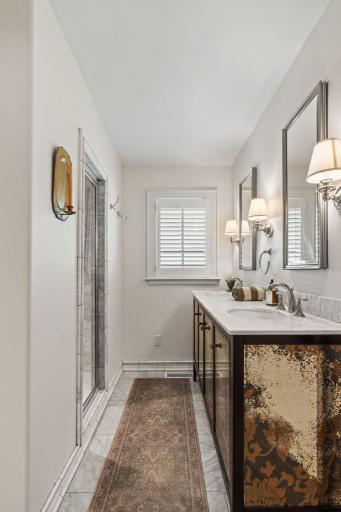 48-web-or-mls-219 Chicago Ave-48.jpg