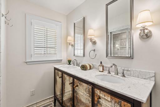 47-web-or-mls-219 Chicago Ave-47.jpg