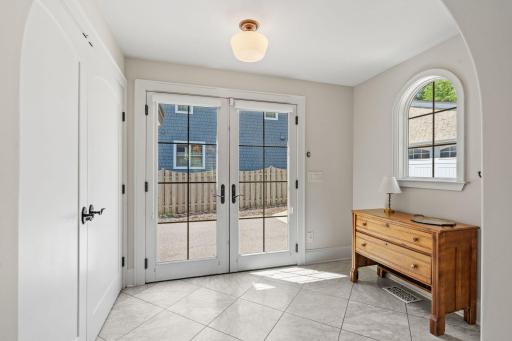 41-web-or-mls-219 Chicago Ave-41.jpg