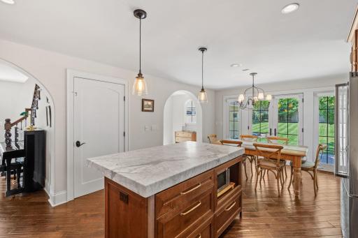 36-web-or-mls-219 Chicago Ave-36.jpg