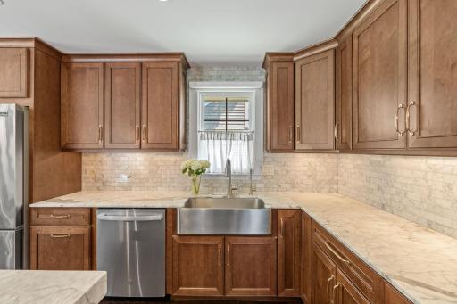 35-web-or-mls-219 Chicago Ave-35.jpg