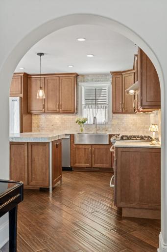 33-web-or-mls-219 Chicago Ave-33.jpg