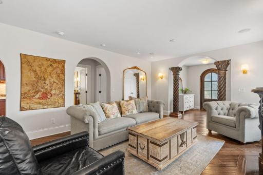 31-web-or-mls-219 Chicago Ave-31.jpg