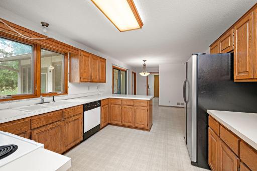 Kitchen and Breakfast Area