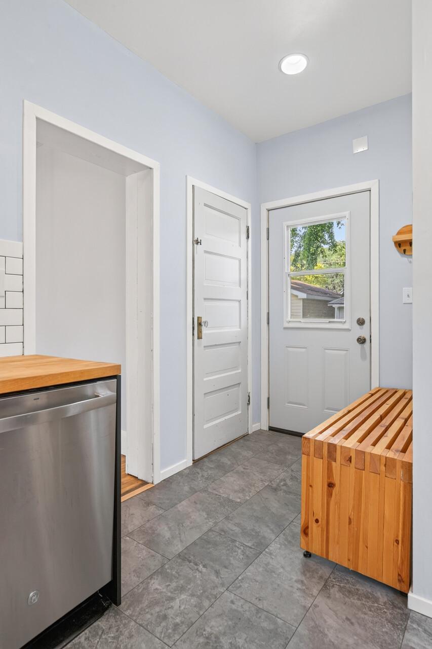 801 Armstrong Ave 18.jpg