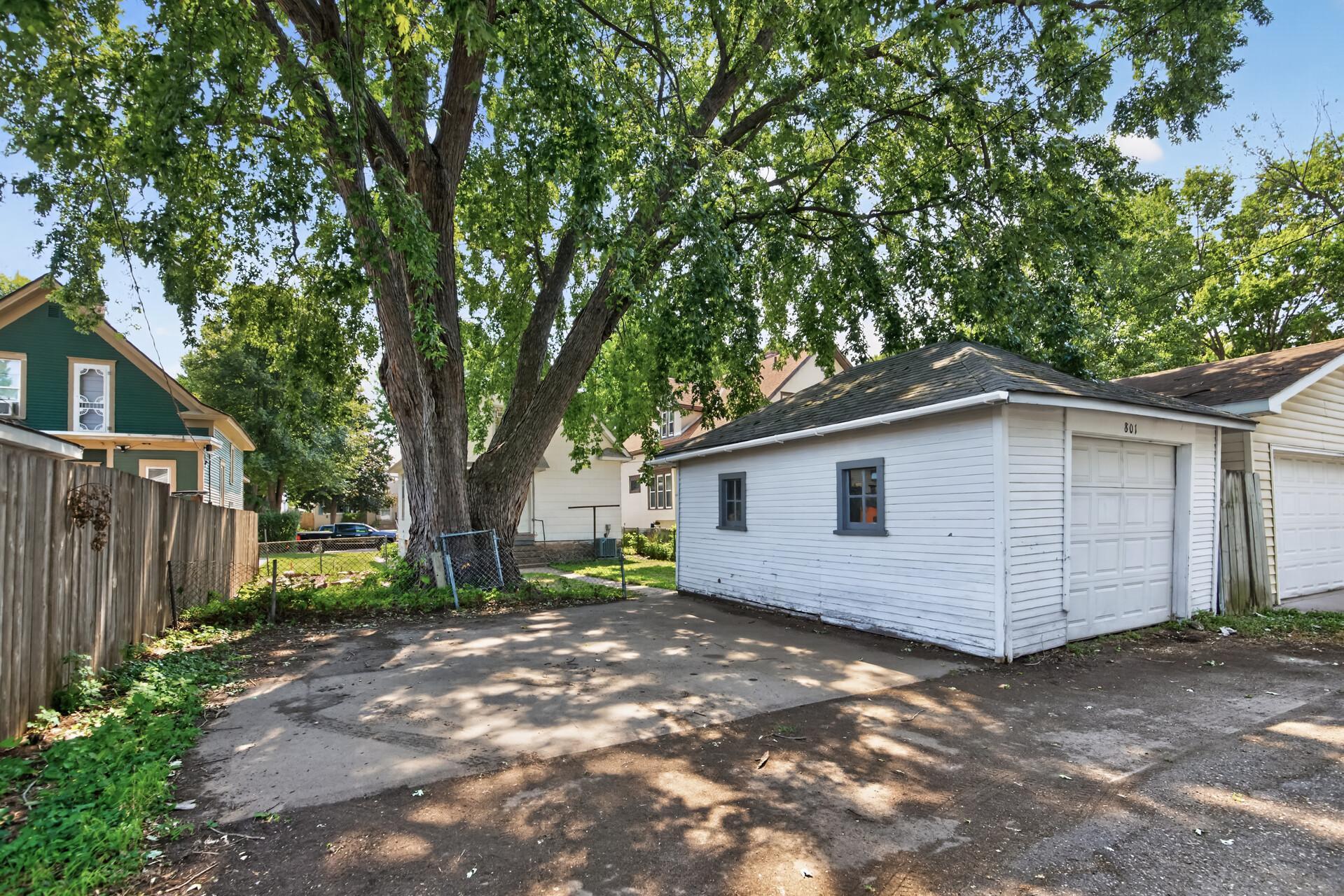 801 Armstrong Ave 45.jpg