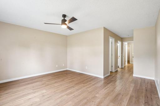 21-web-or-mls-Prairie Ln-S2206-021.jpg