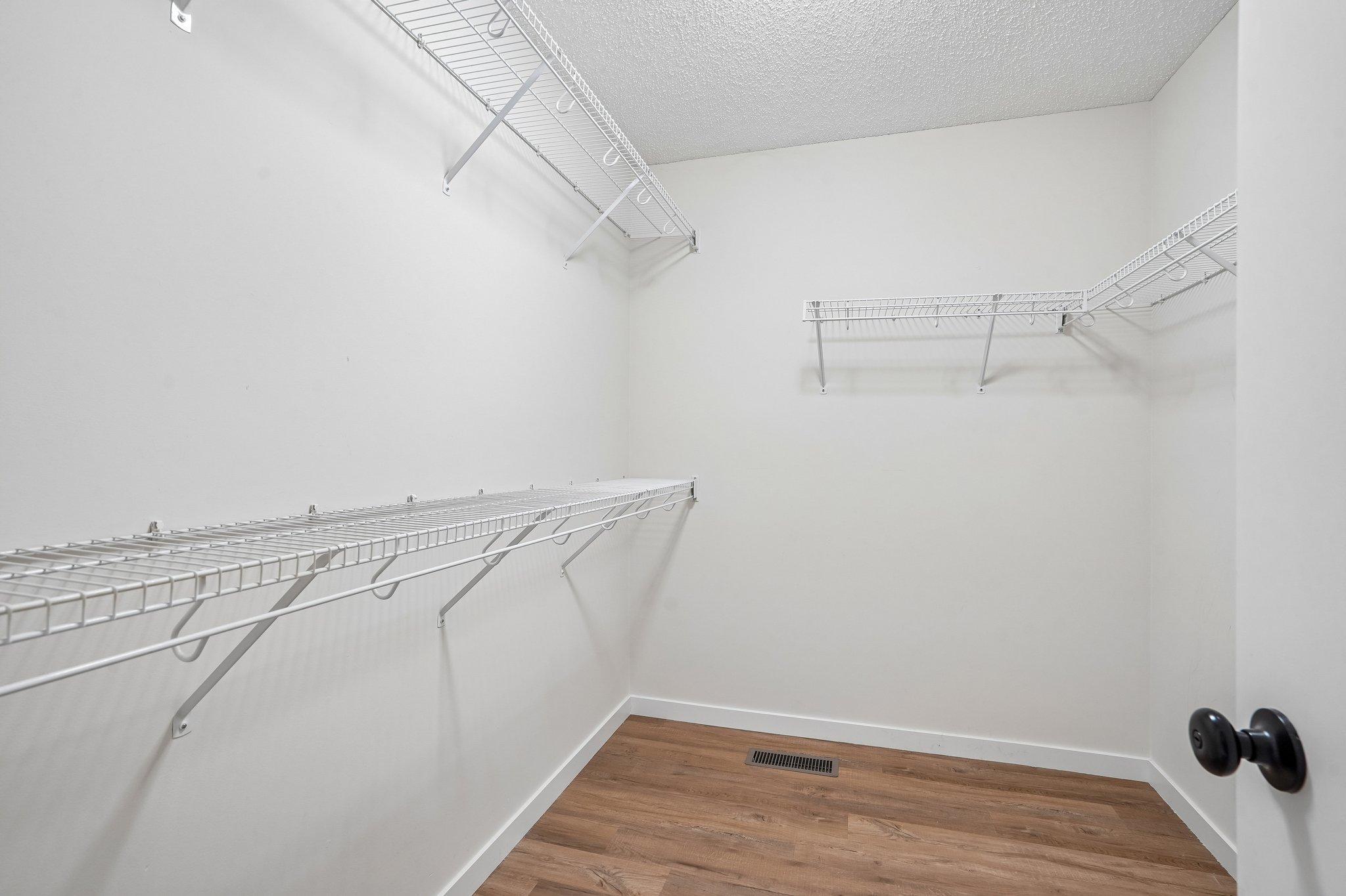 19-web-or-mls-Prairie Ln-S2206-019.jpg