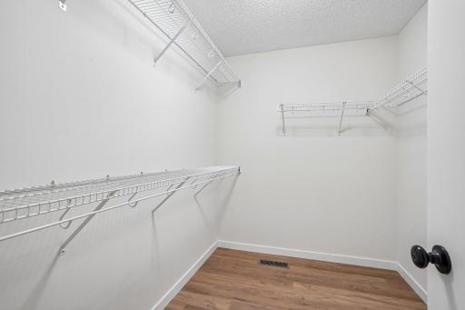19-web-or-mls-Prairie Ln-S2206-019.jpg