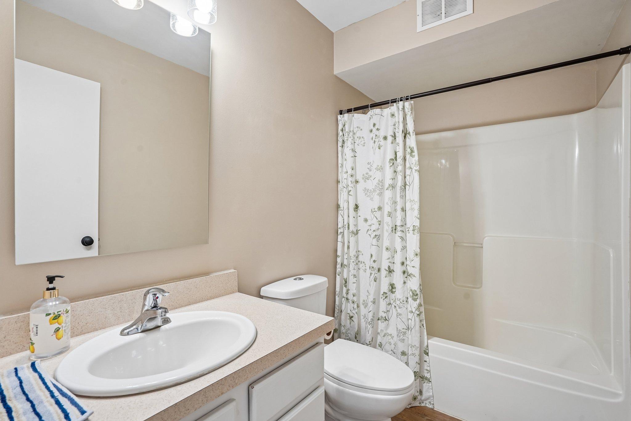 17-web-or-mls-Prairie Ln-S2206-017.jpg