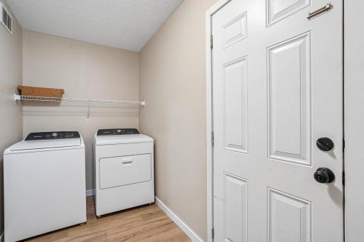 16-web-or-mls-Prairie Ln-S2206-016.jpg